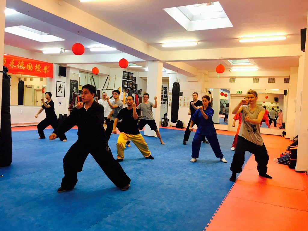 Meister Chen Zi Qiang aus Chenjiagou (links) beim Tai Chi-Workshop 
von Meister Yang (Mitte) in Düsseldorf